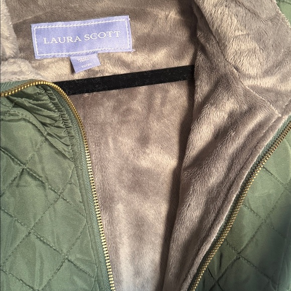 Laura Scott Olive Green Quilted Vest, never worn, brand new w/o tags - Picture 3 of 3